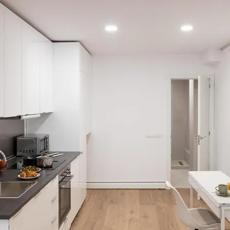 Villarroel - Eixample - Bajos 3 Apartment
