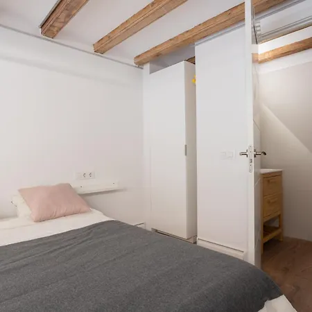 Villarroel - Eixample - Bajos 3 * Barcelona